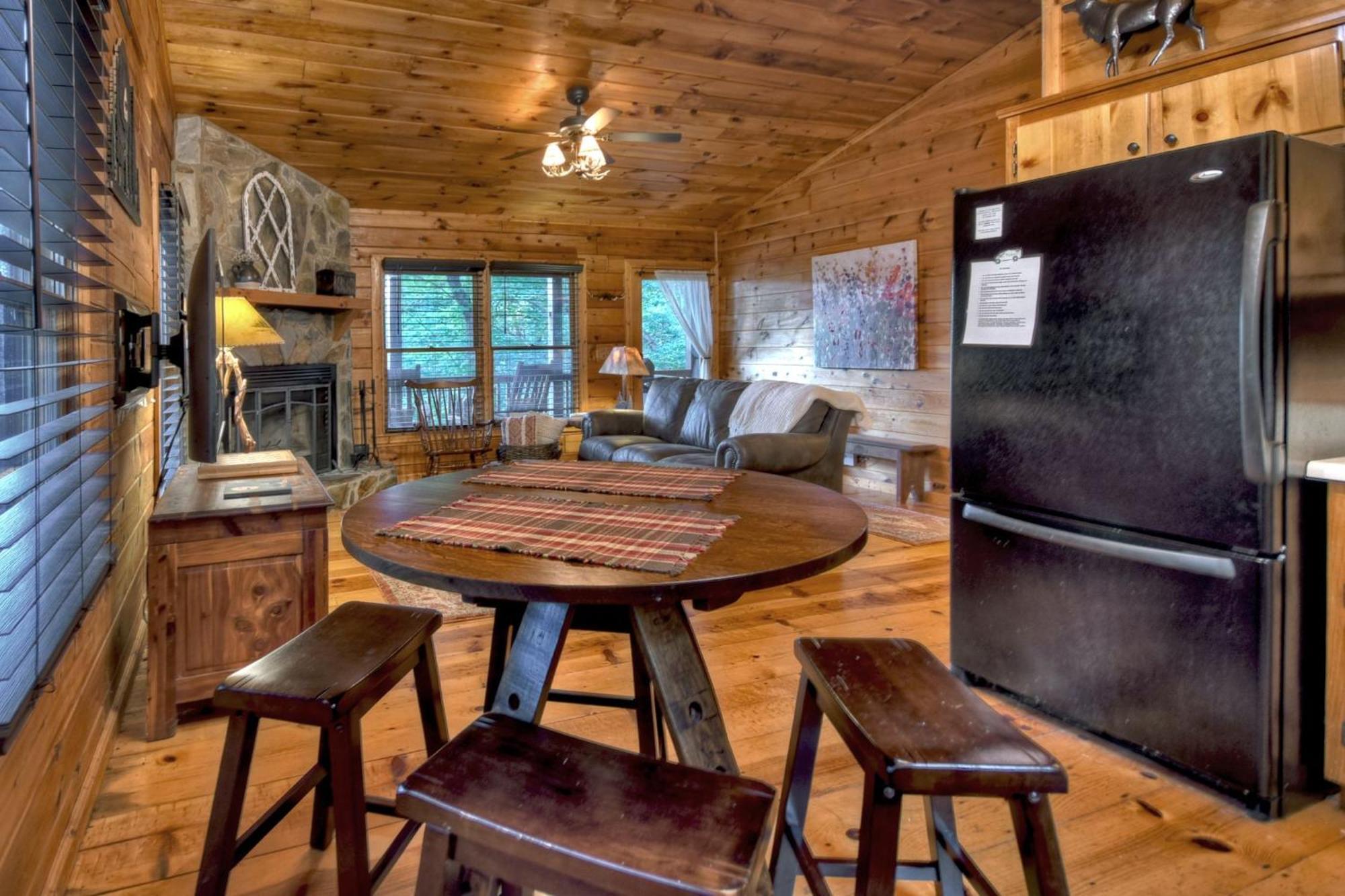Bearfoot Ridge Wood-Burning Fireplace Cozy Hot Tub Serene Views Ellijay Buitenkant foto