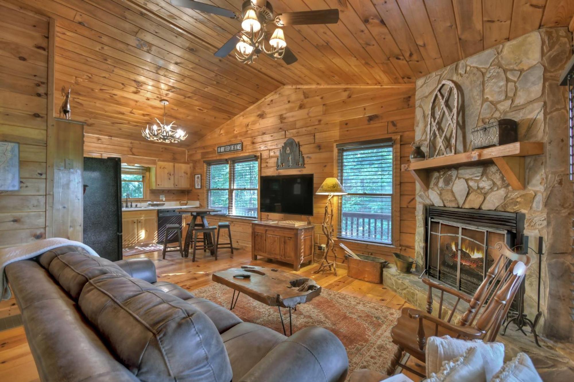 Bearfoot Ridge Wood-Burning Fireplace Cozy Hot Tub Serene Views Ellijay Buitenkant foto